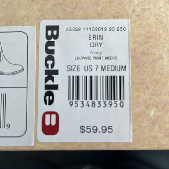 Erin  Grey leopard Print Wedge, size 7 medium. - Picture 6 of 6